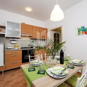 Santa Eufemia 10min Walk To City & Free Garage Parking Rovigno