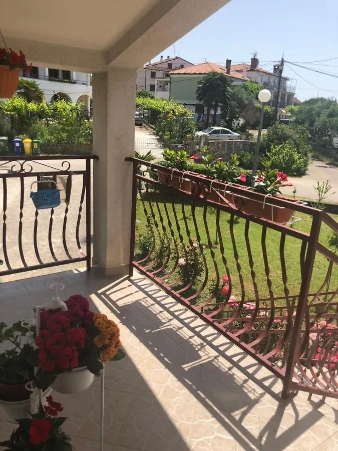 דירה רוביני Apartman Sara
